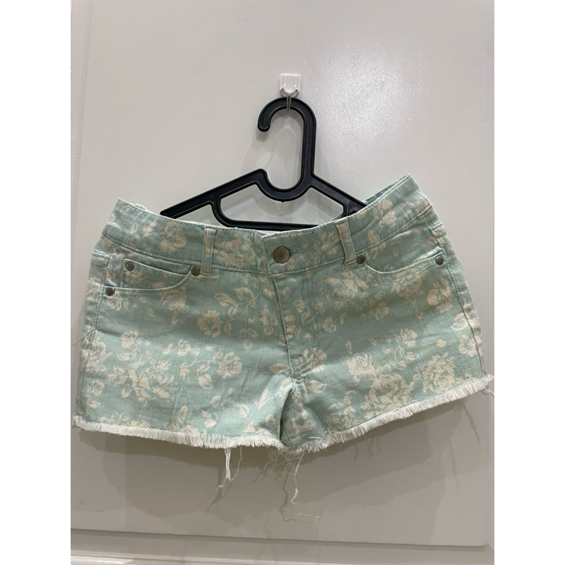 Celana pendek forever 21