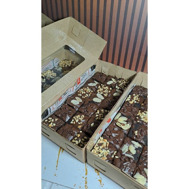 

Fudgy brownies enak nyoklat banget uk 20×10
