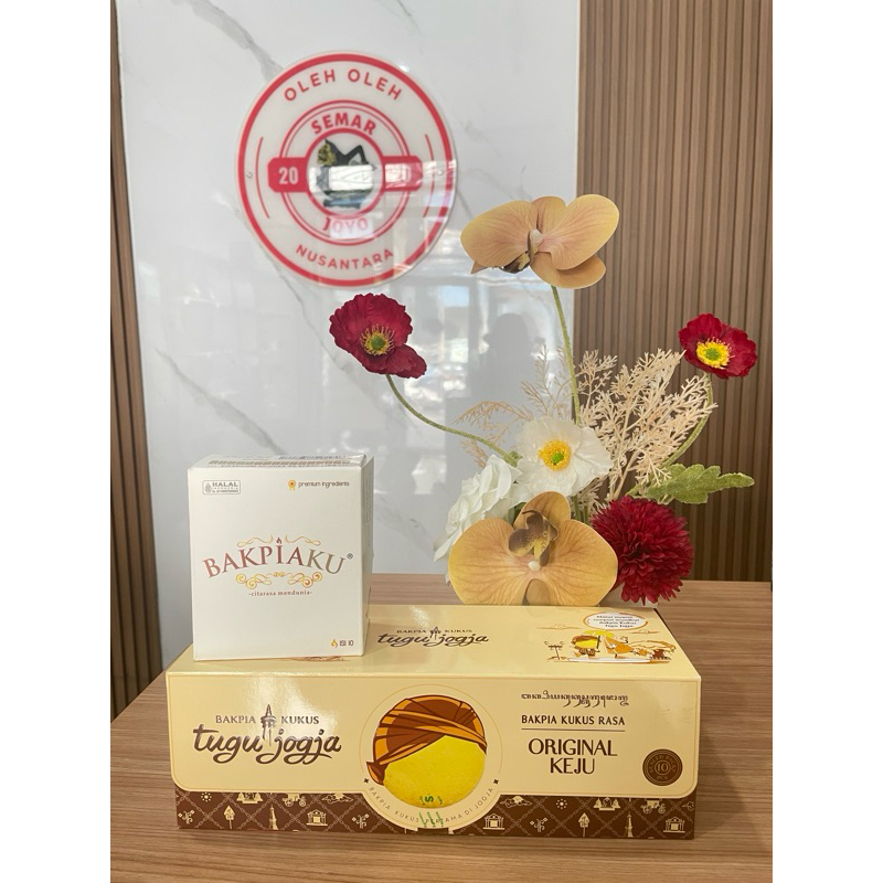 

Bundling PROMO (Bakpia Kukus 1box + Bakpiaku 1box)