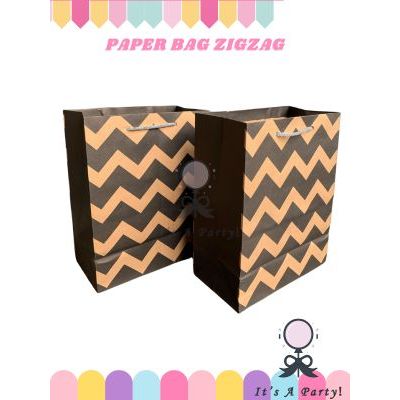 

Paper bag ukuran 20x10x25 12pcs Motif Zigzag Tas Souvenir Kertas Paperbag Zigzag Paper Bag Medium