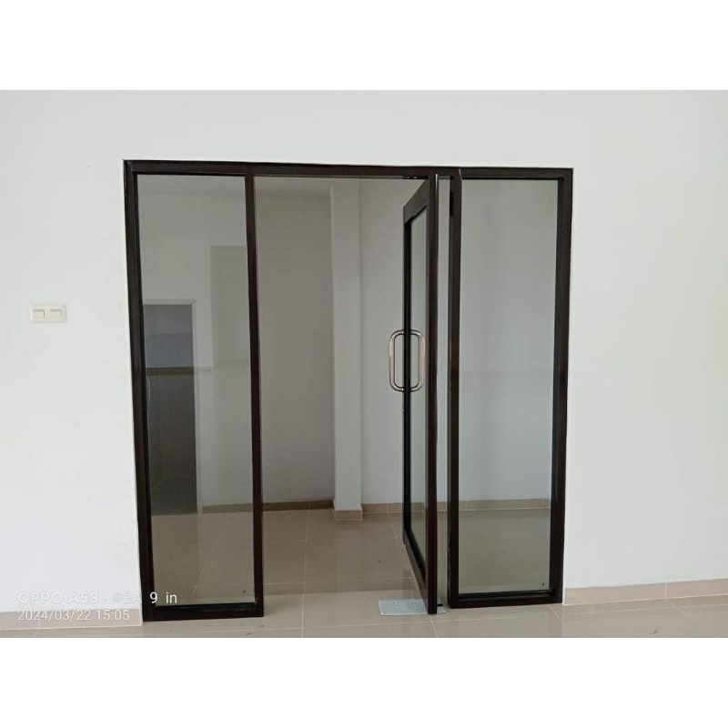 partisi kaca + Pintu swing engsel tanam uk 300x210