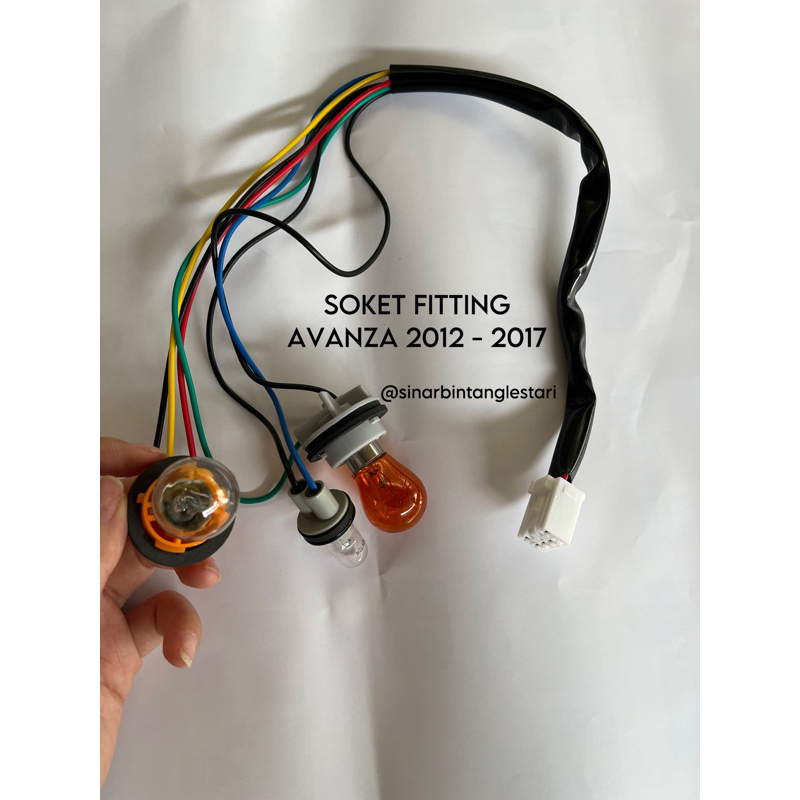 Soket Fitting + Bohlam Lampu Stop Belakang Avanza Xenia ( 2012 - 2017 )
