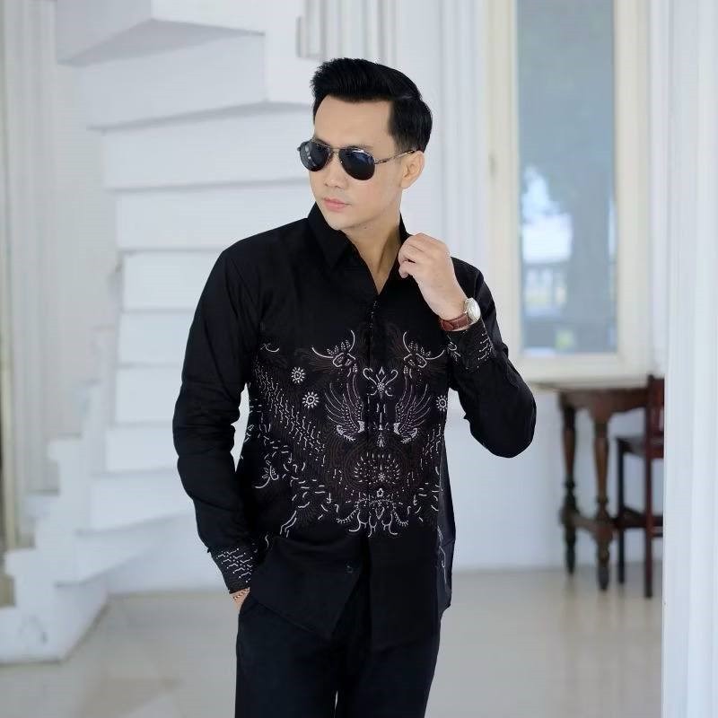 Kemeja Batik Pria Lengan Panjang Batik Modern Dasar Motif Hitam LAILLA BATIK