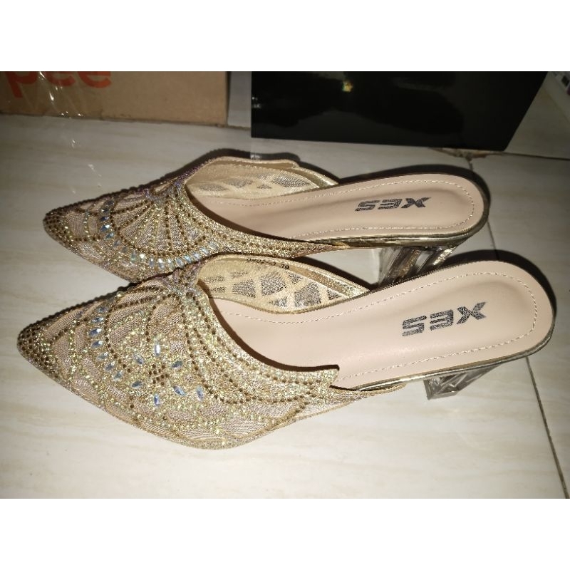 sandal wisuda second