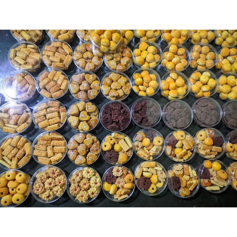 

Aneka Kue Kering Toples 250gram