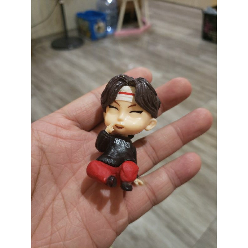 JUALAN ACTION MINI FIGURE FIGUR KECIL JIN TINYTAN TINITAN TINY TAN TINI BTS TINITON IDOL MERAH RED K