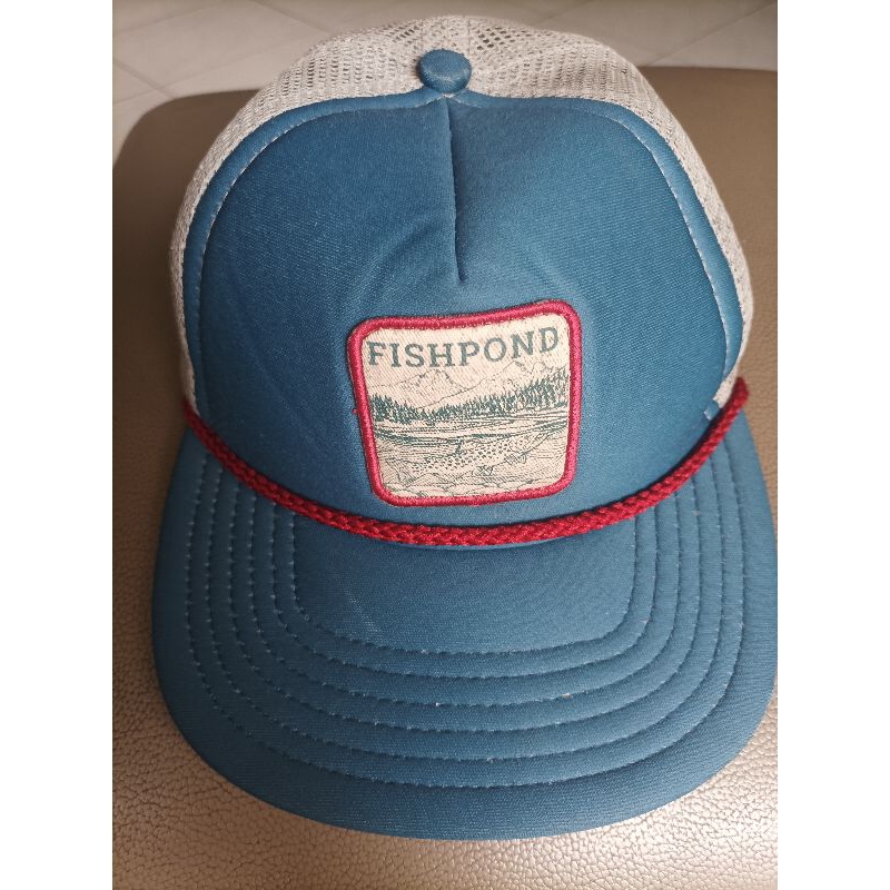 Topi logo ikan model trucker brand fishpond