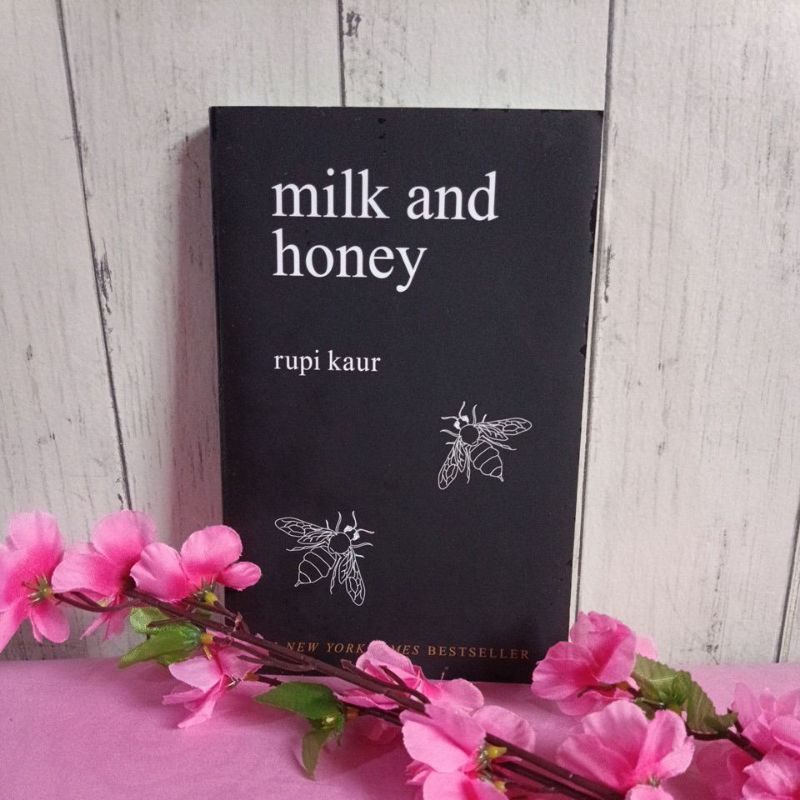 PRELOVED milk and honey - rupi kaur (Bahasa Inggris) ORIGINAL