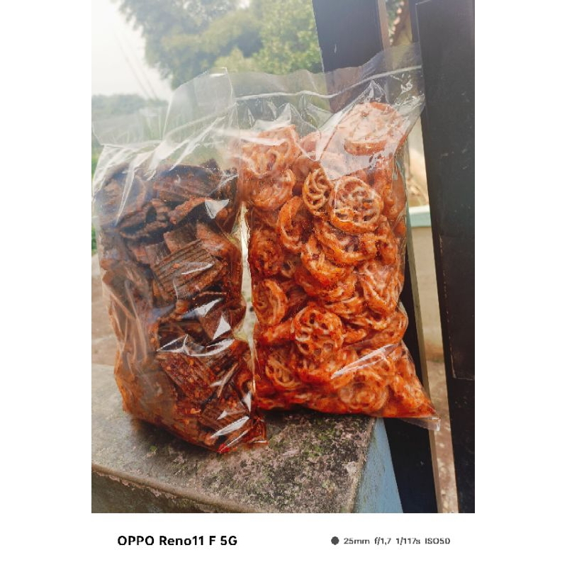 

Paket Bundling 500gram Seblak Jengkol+500gram Seblak Rafael Seblak kering Pedas Daun Jeruk