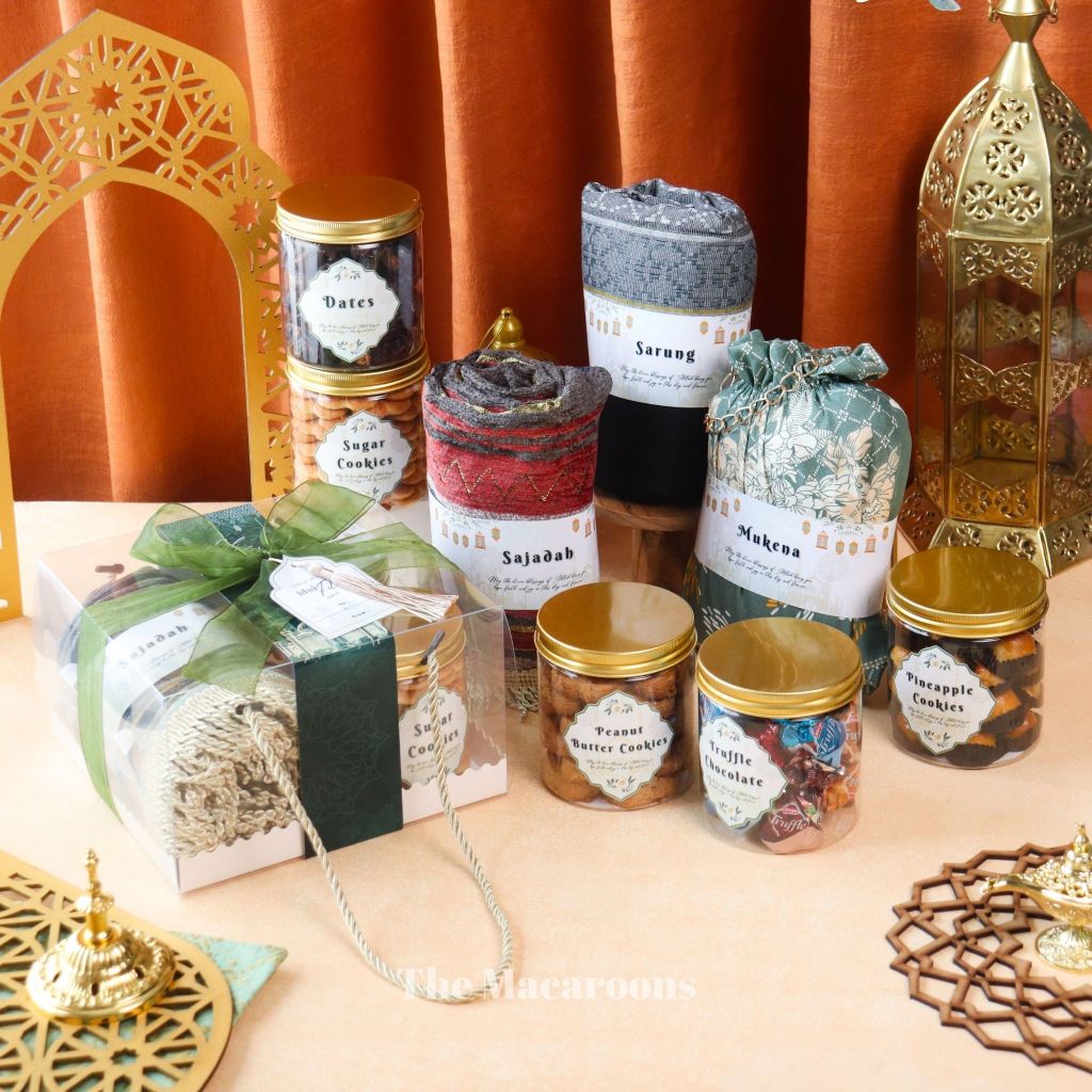 

Hampers Mika Box Lebaran Idul Fitri isi Sajadah Mukena Sarung Kurma dan Kue Kering / Parcel Hadiah Souvenir Ramadhan