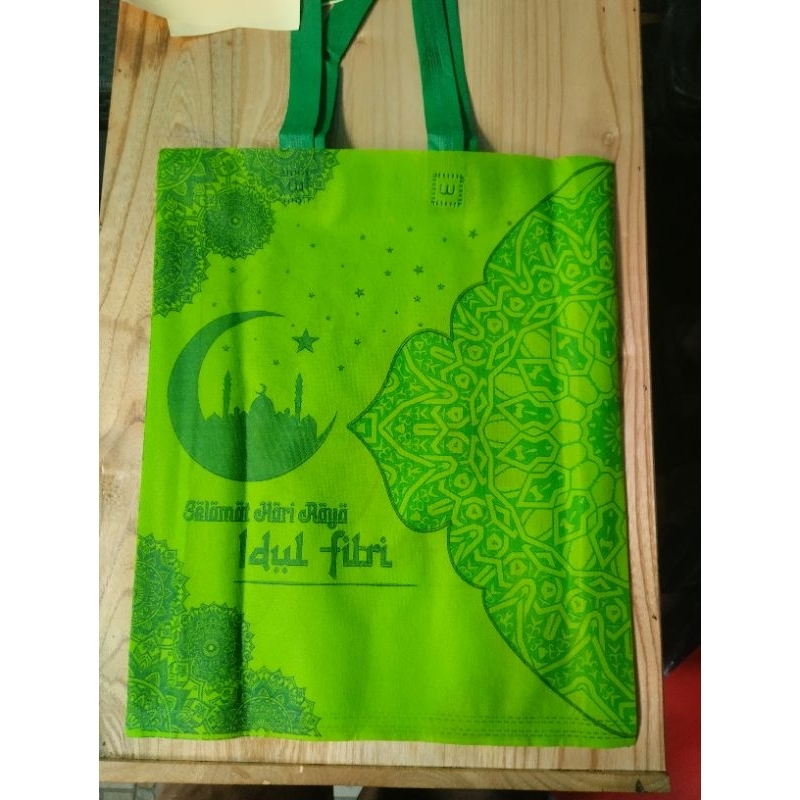

TAS spunbond LEBARAN HLS IDUL FITRI 75gsm dan 65GSM ,goodie bag ,tas idul fitri,tas souvenir pernikahan,goodie bag ulang tahun,ultah,custom,bebas,Tas Spunbond Lebaran Tali 30x40 WILCO, ECOZEE, PAHE, NEW, MASJID Motif Idul Fitri - Spunbond Lebaran