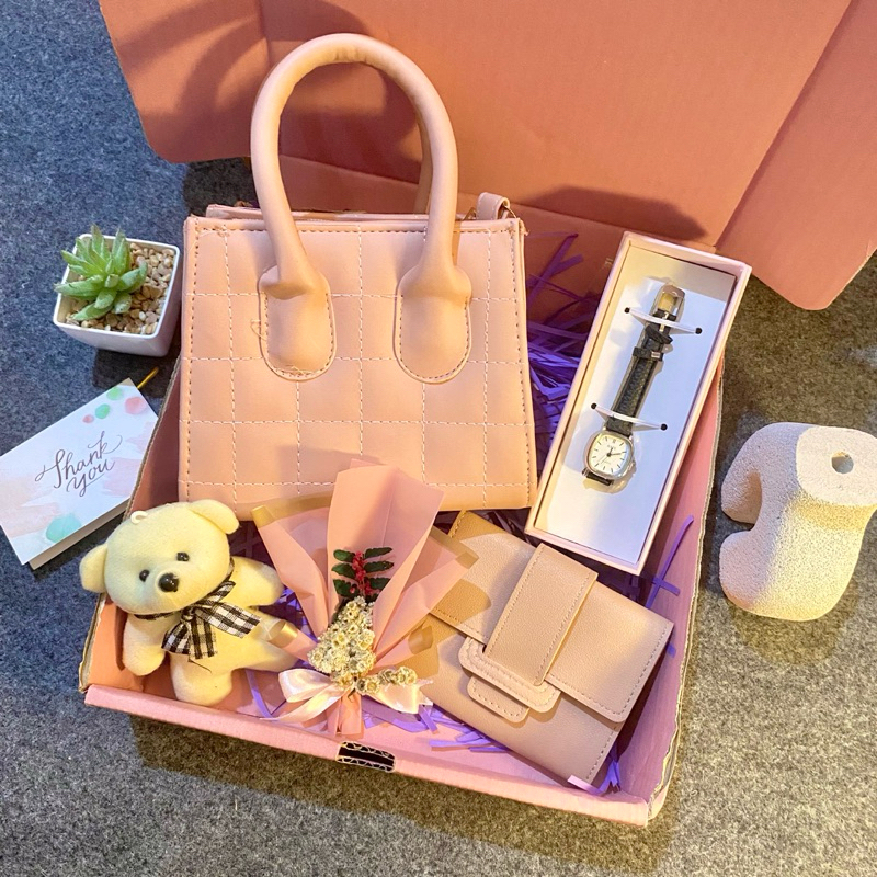 

KADO CEWEK GIFT BOX SET TAS SLING BAG PREMIUM KADO ULANG TAHUN / KADO WISUDA CEWEK / GRADUATION / LEBARAN