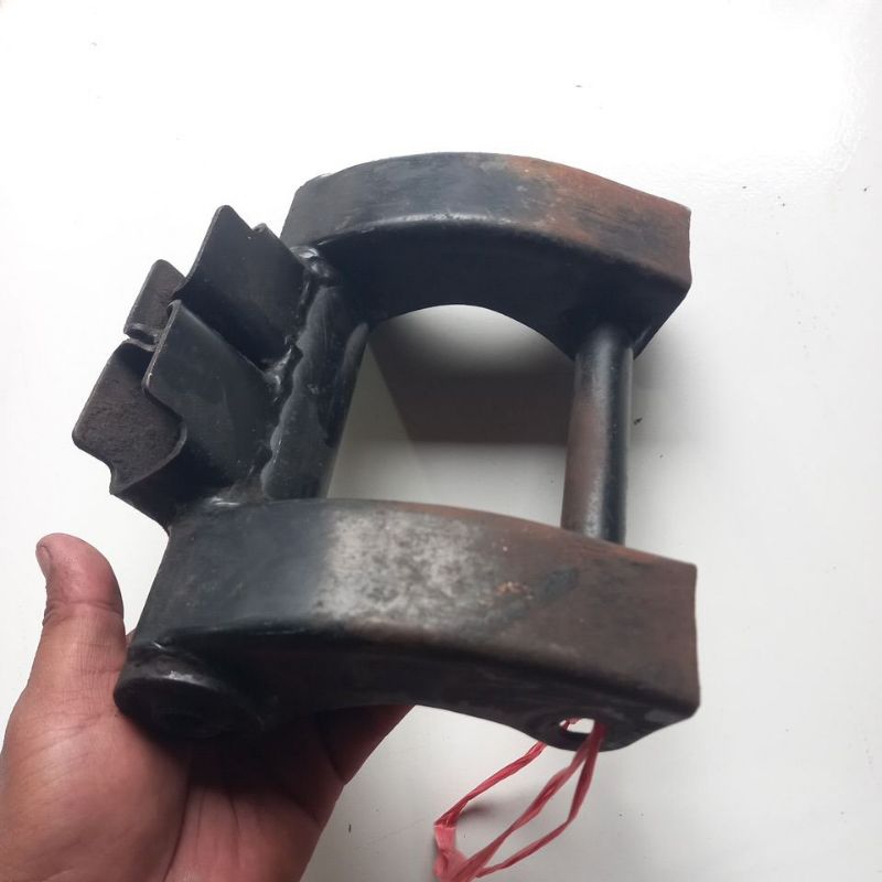 Breaket dudukan Arem Engine Mounting Spin 125 Skywave Skydrave Hayate original
