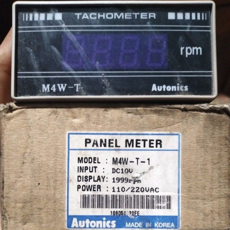 PANEL METER AUTONICS MODEL: M4W-T-1 INPUT: DC100 DISPLAY: 1999rpm