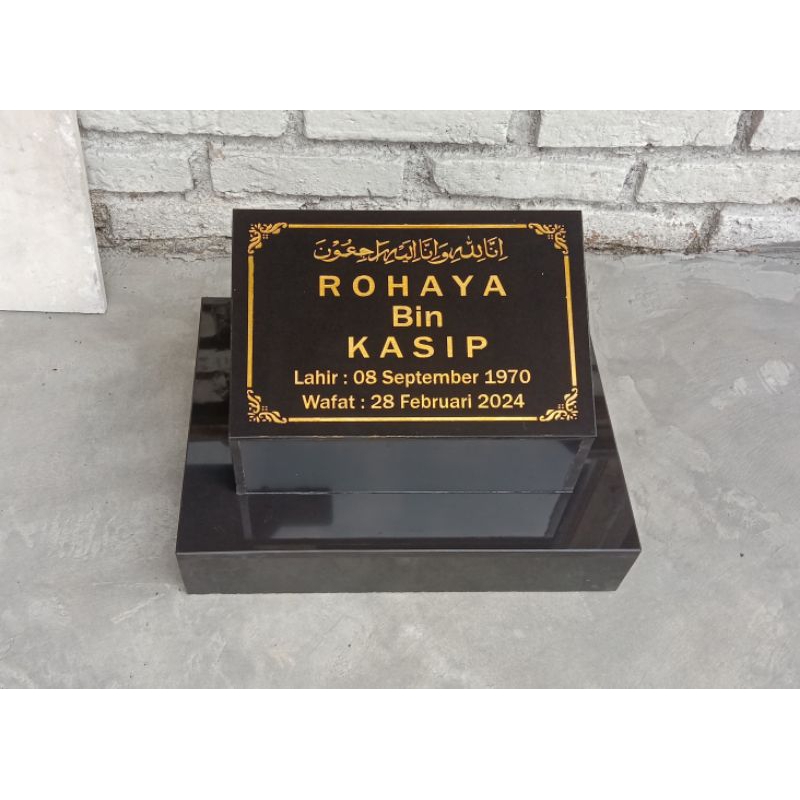 BATU NISAN GRANIT HITAM DUDUKAN