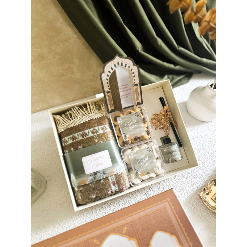 

Laira Package A / Hampers lebaran / Eid Hampers / hampers idul fitri / hampers kue kering / hampers sajadah / parcel lebaran / hampers pengajian / hampers diffuser / hampers premium