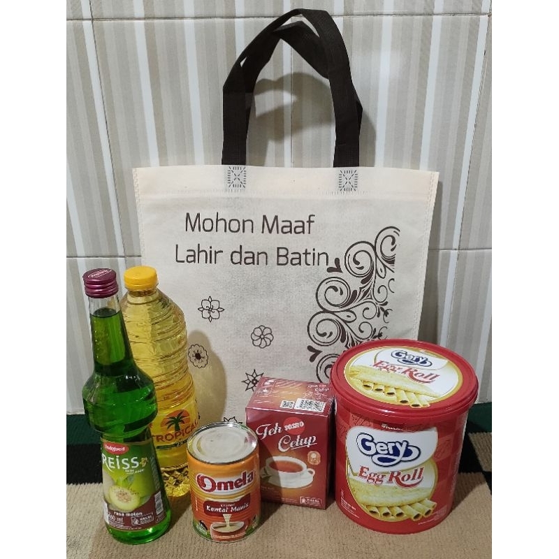 

Tas Spunbond 'Mohon Maaf Lahir dan Batin' 33x8x35cm, Tas Parcel, Tas Hampers, Tas Lebaran
