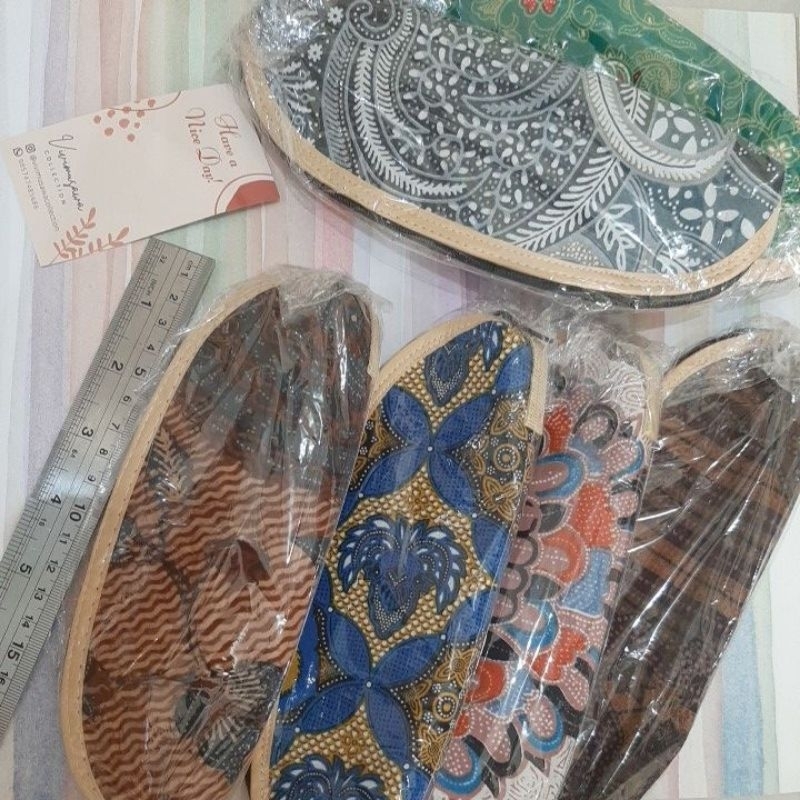 

Tempat Pensil motif Batik ( motif random )