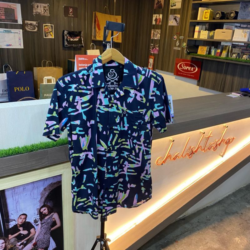 Juice Ematic Kemeja Pria Lengan Pendek - HITAM