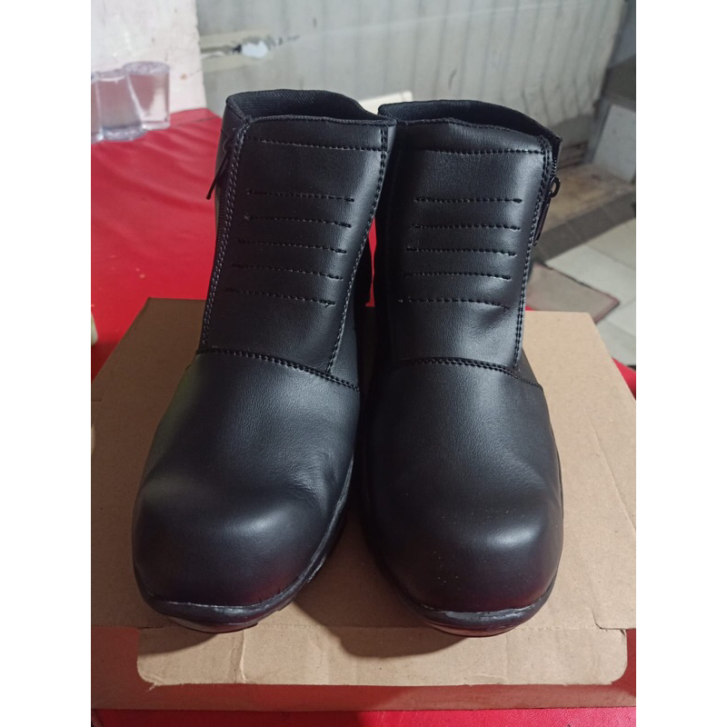 Sepatu Safety shoes waterproof formal sport casual pria