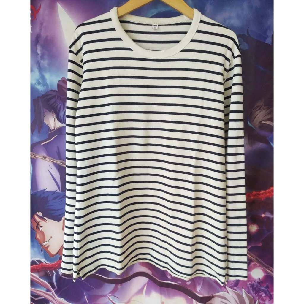 Uniqlo Striped White and Black Longsleeve Shirt Kaos Lengan Panjang Tshirt Original Second Merch Jap
