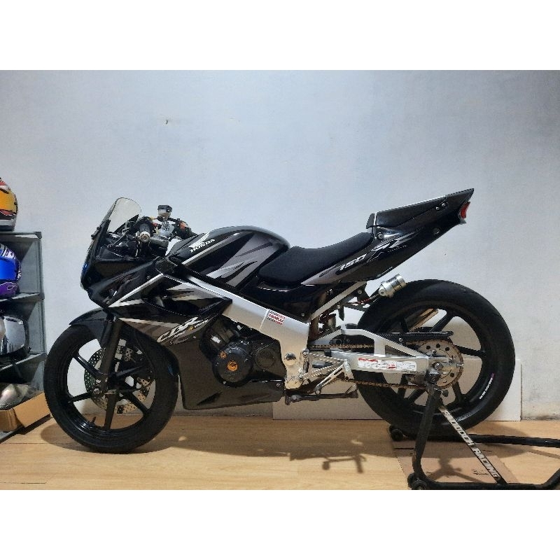 striping cbr old hitam tahun 2007-2010