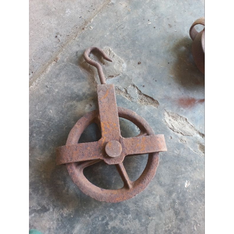 katrol kerekan timba sumur besi jadul