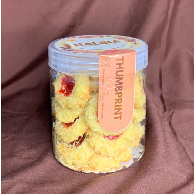 

KUE KERING THUMBPRINT STRAWBERRY // HALINA.BAKERY