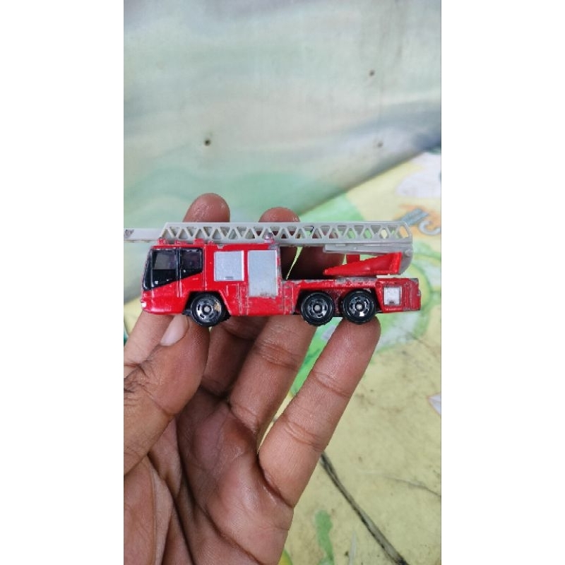 diecast Tomica Hino fire truck