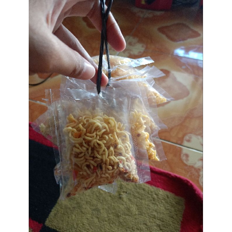

Mie pedas jadoel rentengan