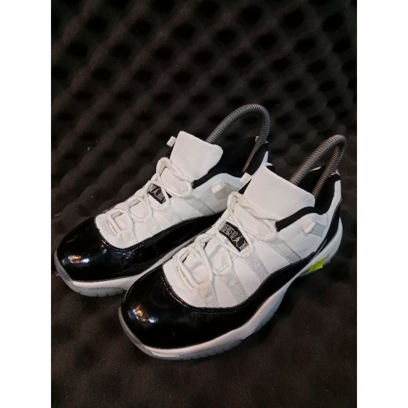 Nike air jordan retro 11 low emerald