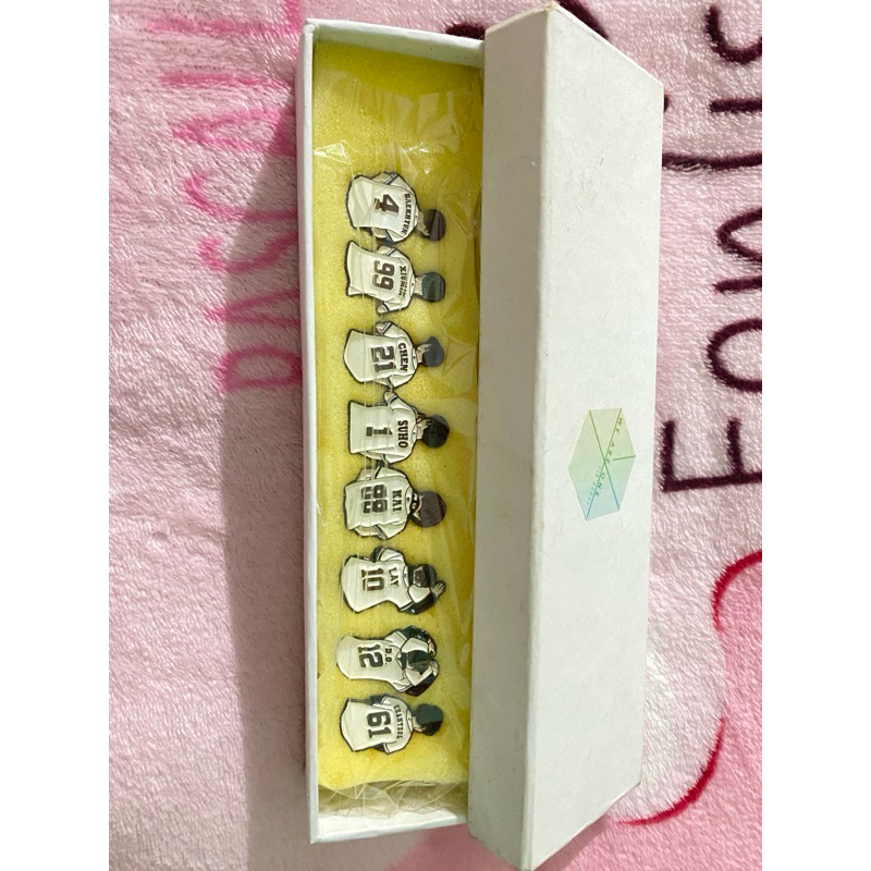 Pin Enamel EXO Ot9