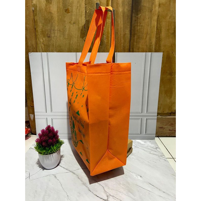 

TERMURAH!! (1 LUSIN = 12 PCS) READYSTOCK TAS PARCEL IDUL FITRI 30x39x15 CM / TAS LEBARAN / GOODIE BAG IDUL FITRI / TAS HAMPERS / TAS BELANJA / TAS SPUNBOND