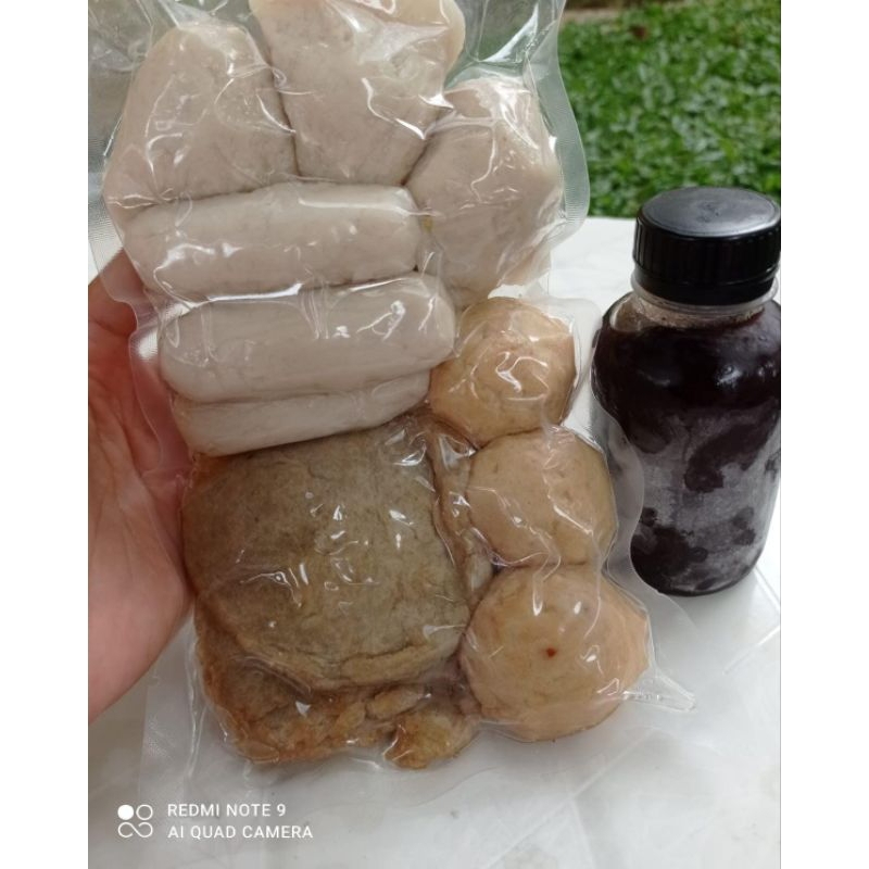 

Pempek ikan asli isi 13 lengkap dengan cuko