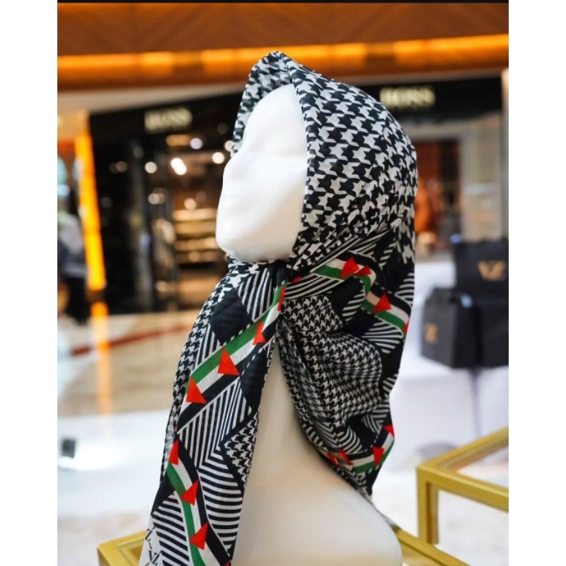 Preloved  HURRIYA SCARF VIVI ZUBEDI