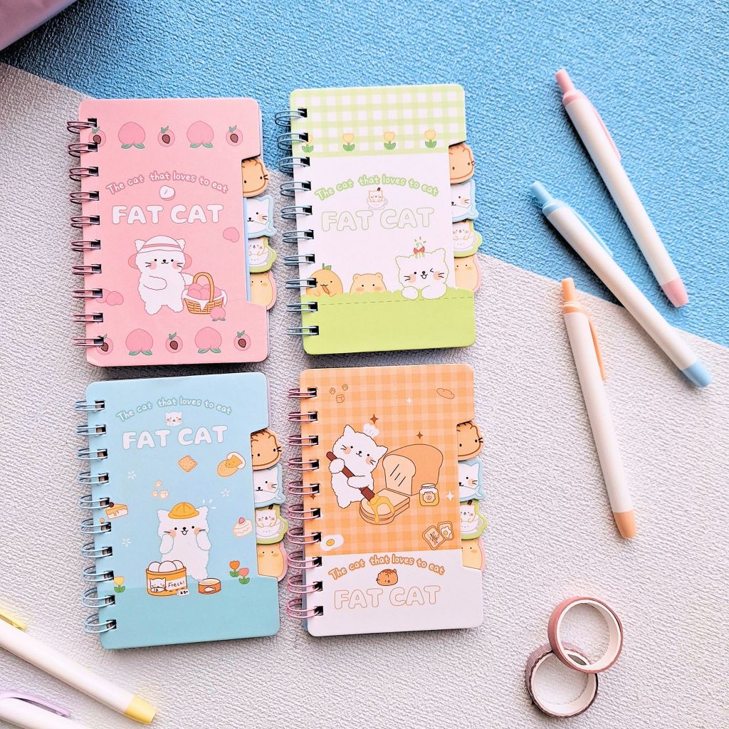 

Fat Cat Diaries Notebook A6 Dilengkapi Pembatas Halaman Berwarna Bisa diputar 360 derajat