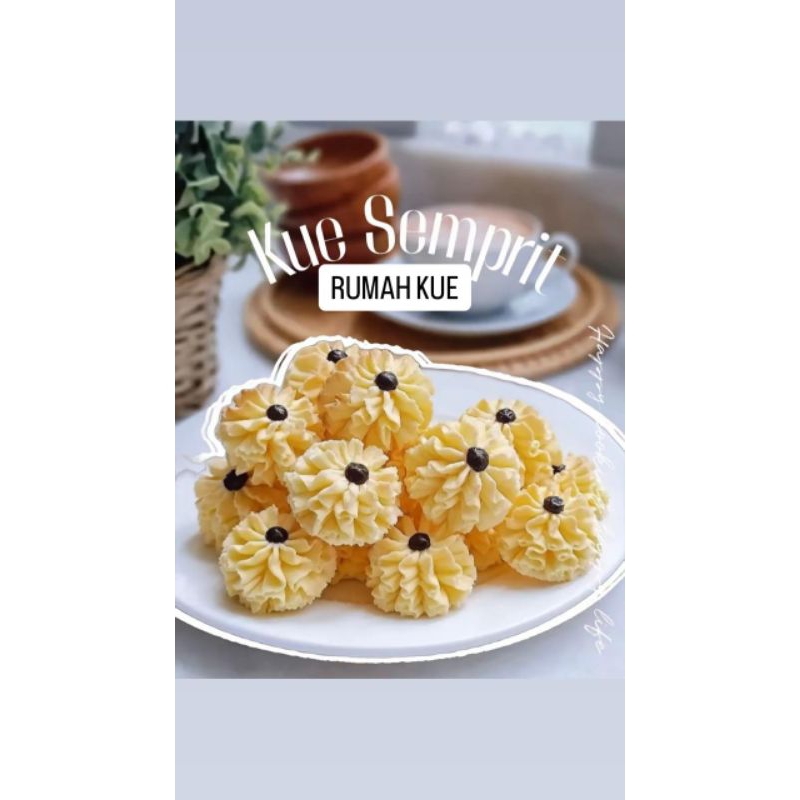 

Semprit Susu Keju Butter Cookies Toples Tabung 600ml