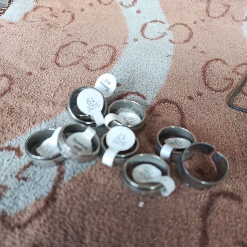 Cincin titanium Putih