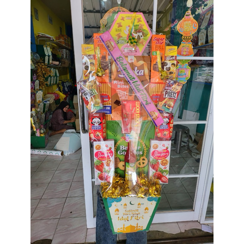 

parcel hampers idul fitri lebaran 2025 makanan ringan