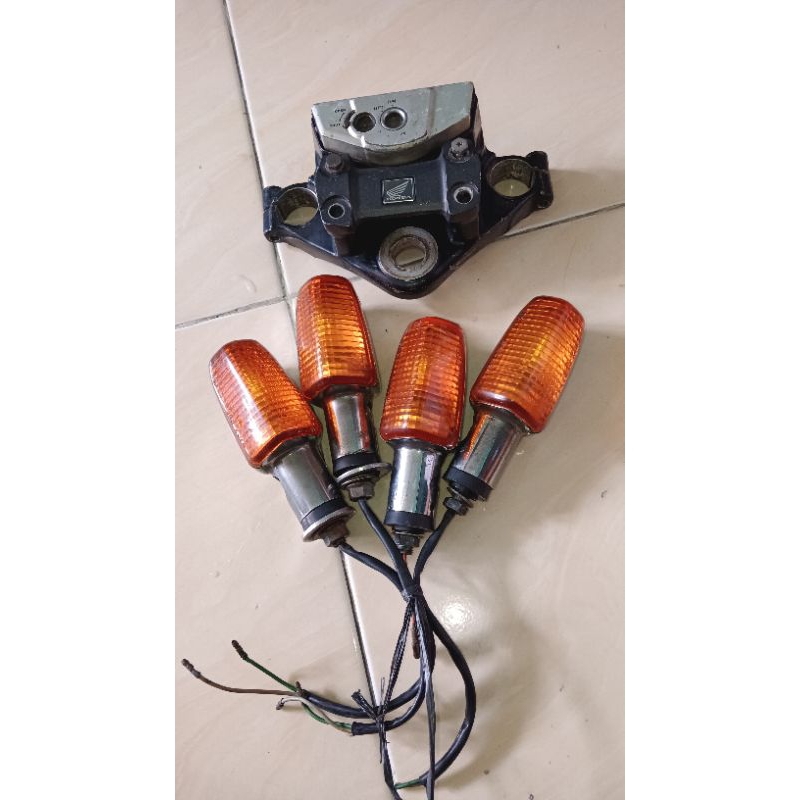 Segitiga T Atas Tiger dan Sein riting tiger lama tilas tilam ori