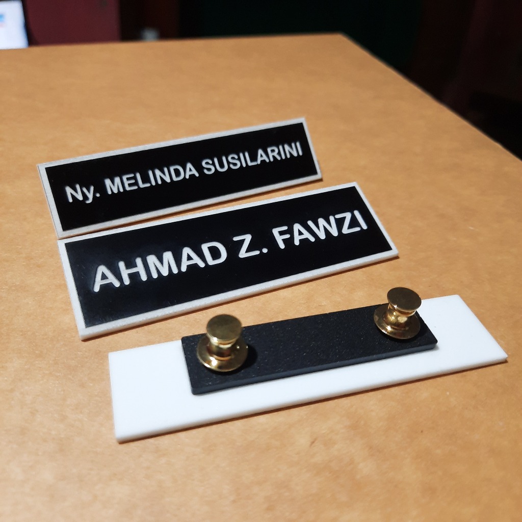 

[NARARYA ID] Name Tag Akrilik Grafir | 1 Baris - Kancing Dandang | Papan Nama Dada PDH Ukir Gravir