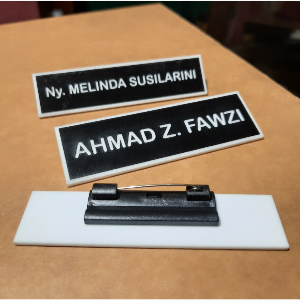 

[NARARYA ID] Name Tag Akrilik Grafir | 1 Baris - Peniti Hitam | Papan Nama Dada PDH Ukir Gravir