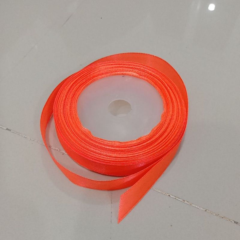 

Preloved segulung pita warna oren cerah