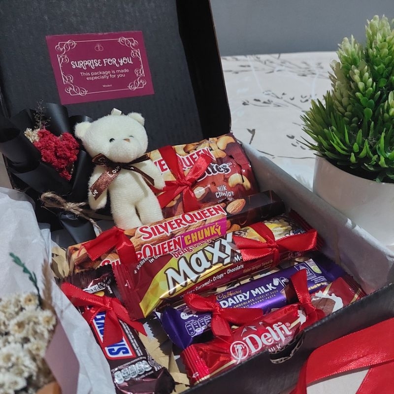 

Hampers Cokelat Premium luxury Hitam | Kado Valentine | Hadiah | Gift Ultah
