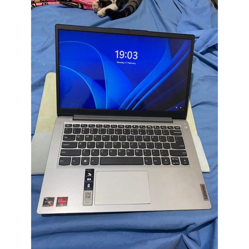 LENOVO RYZEN 3 7320U 512 GB/8 GB FREE SCREEN PROTECTOR NEGO TIPISSS SECOND MULUS 99,9%