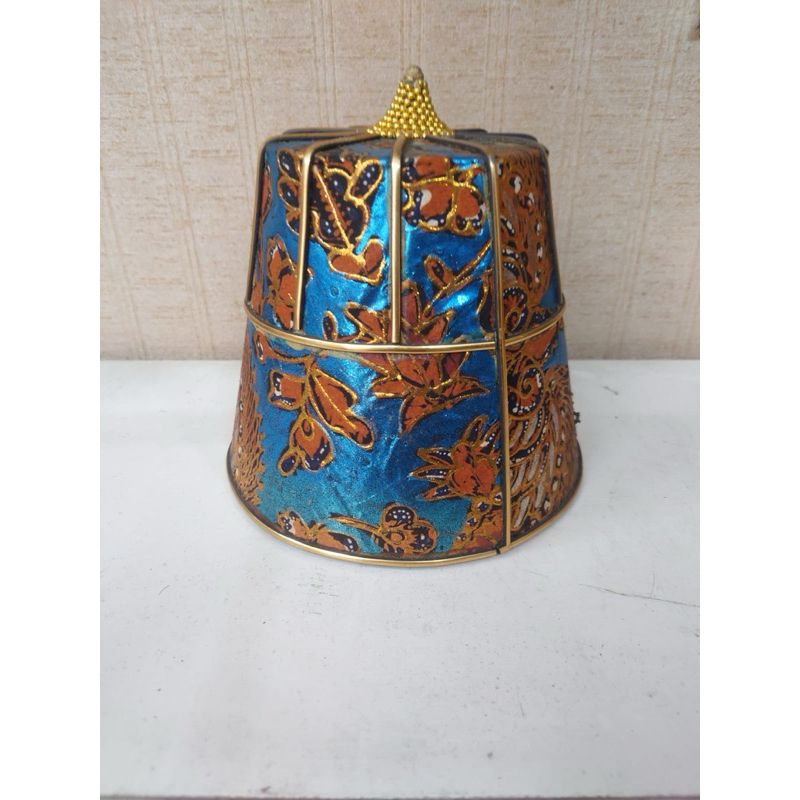 Kuluk dodotan/Kuluk basahan/Topi pengantin