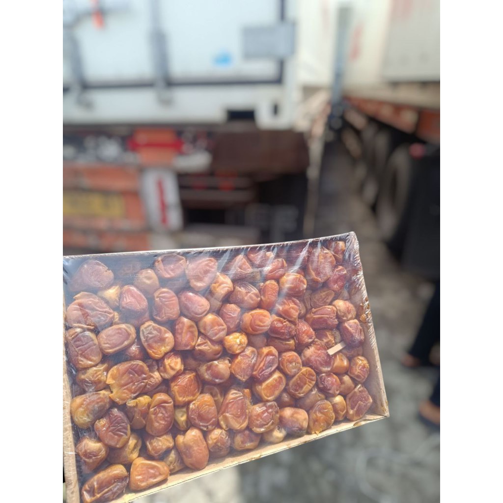 

Kurma Sukkari Sukari Al Qassim Wrapping Asli Segar Premium Grade A
