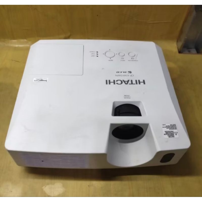 proyektor Hitachi
