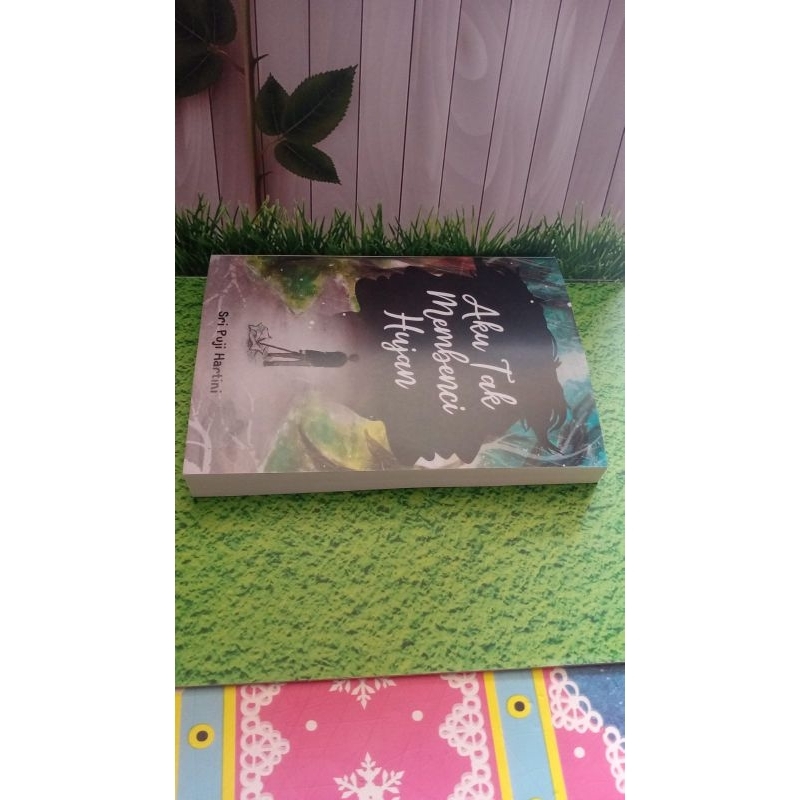 Buku Novel Aku Tak Membenci Hujan