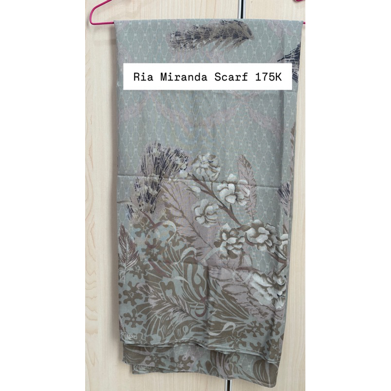 SALE Ria Miranda scarf